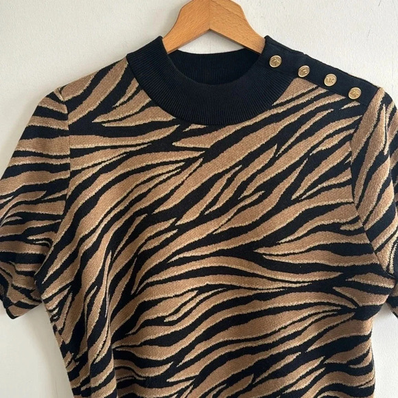 Michael Kors black/tan metallic tiger animal print cropped short sleeve sweater - Picture 2 of 5